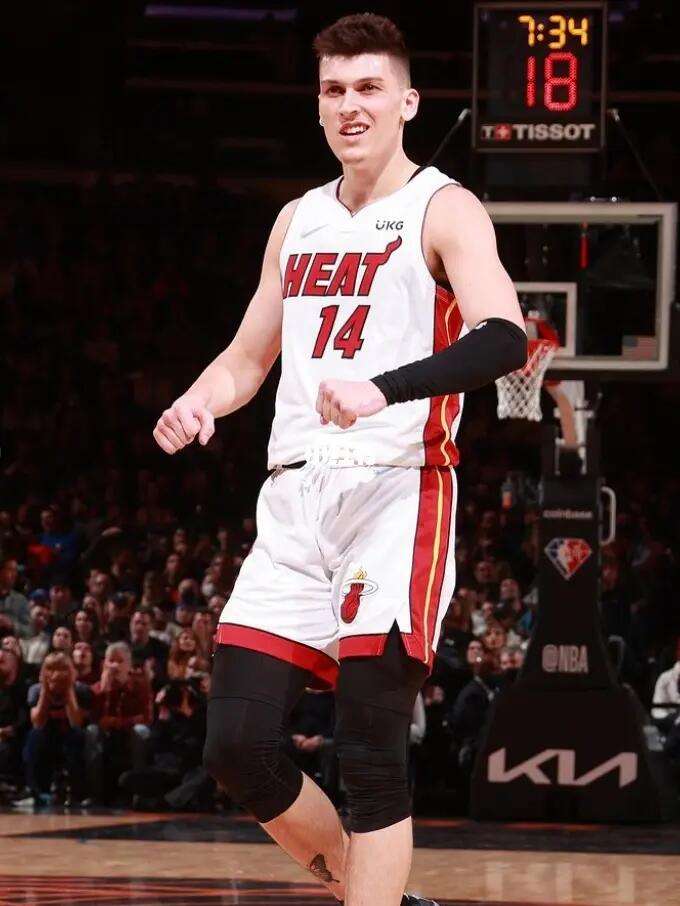 本届比赛呈 本届比赛呈